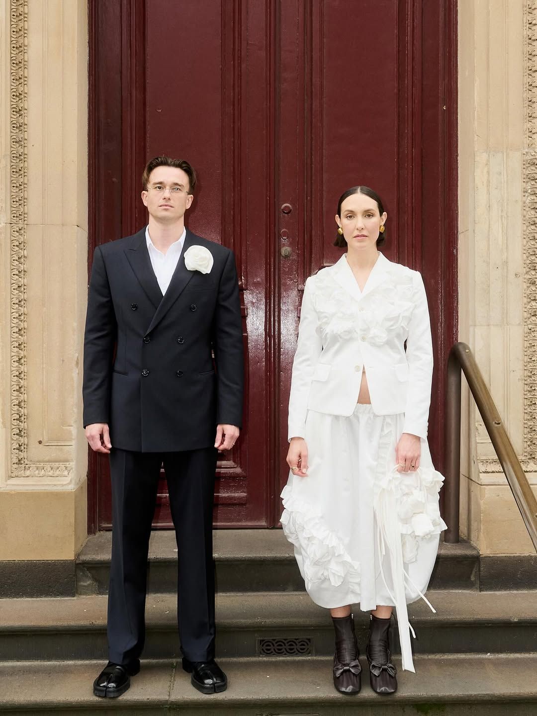 무심한 듯 키치한 무드의 웨딩 스냅 / 이미지 출처: 인스타그램 @kaylamaypettykook