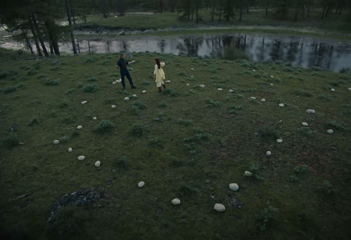 자연의 아름다움과 주인공의 감정을 화면으로 나타낸 촬영 기법 / 이미지 출처: 넷플릭스