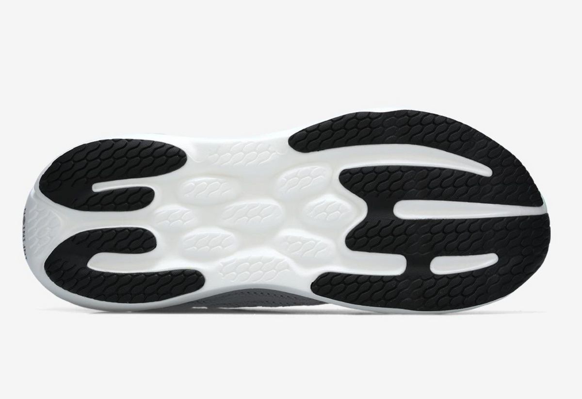 장거리 주행에도 발 피로도를 낯줘주는 뉴발란스 1080 v15 / 이미지 출처: nbkorea.com