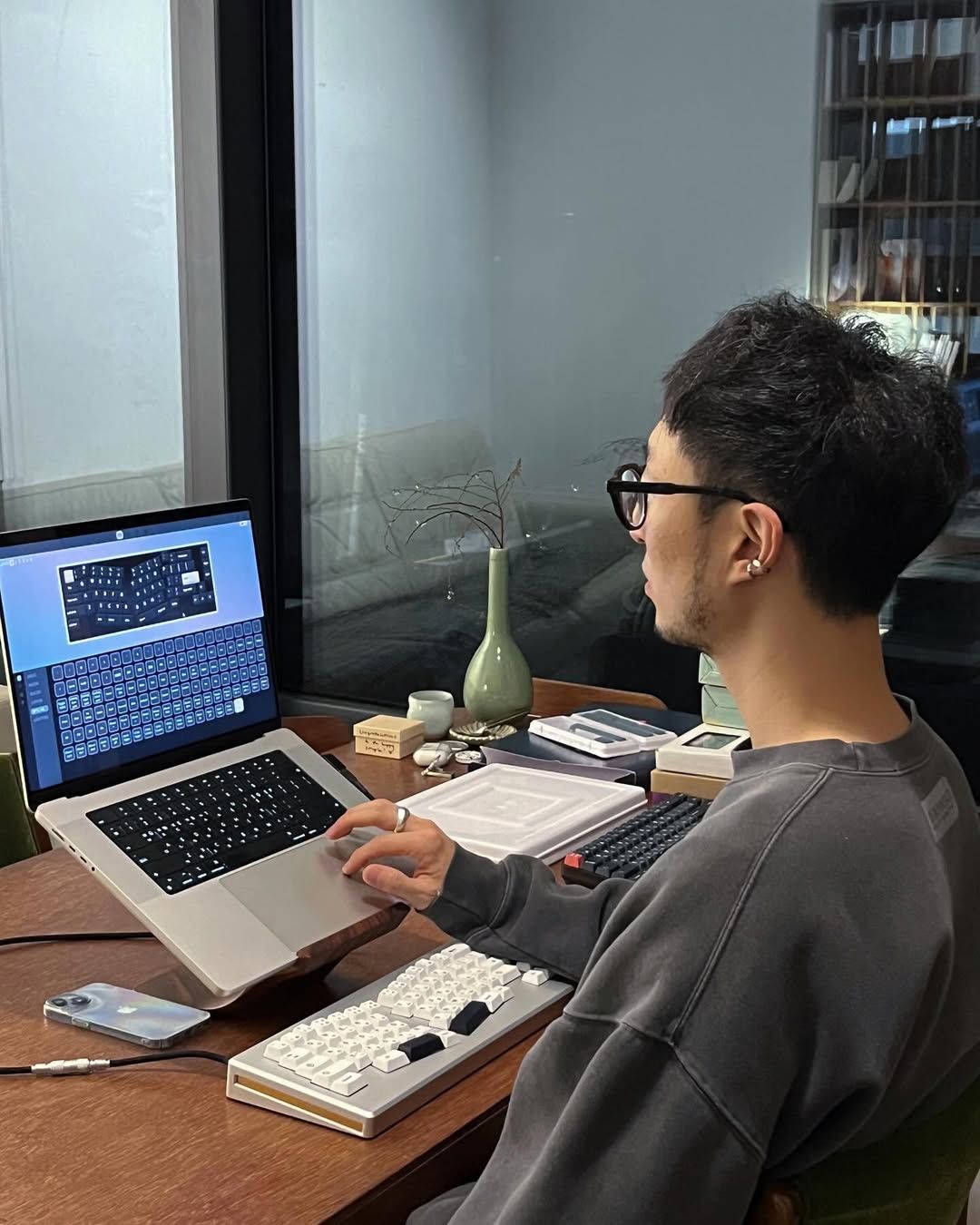 아날로그의 정수인 키보드 / 이미지 출처: 인스타그램 @sullalee