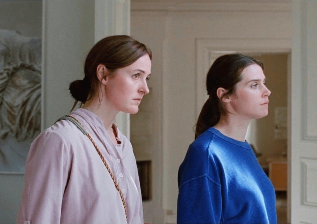 미니멀한 스타일링 돋보이는 요아킴 무드 / 이미지 출처: Nordisk Film Norge