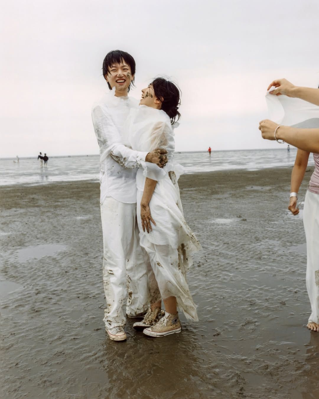 개성 넘치는 실리카겔 김한주의 웨딩 스냅 / 이미지 출처: 인스타그램 @kimhanjooo