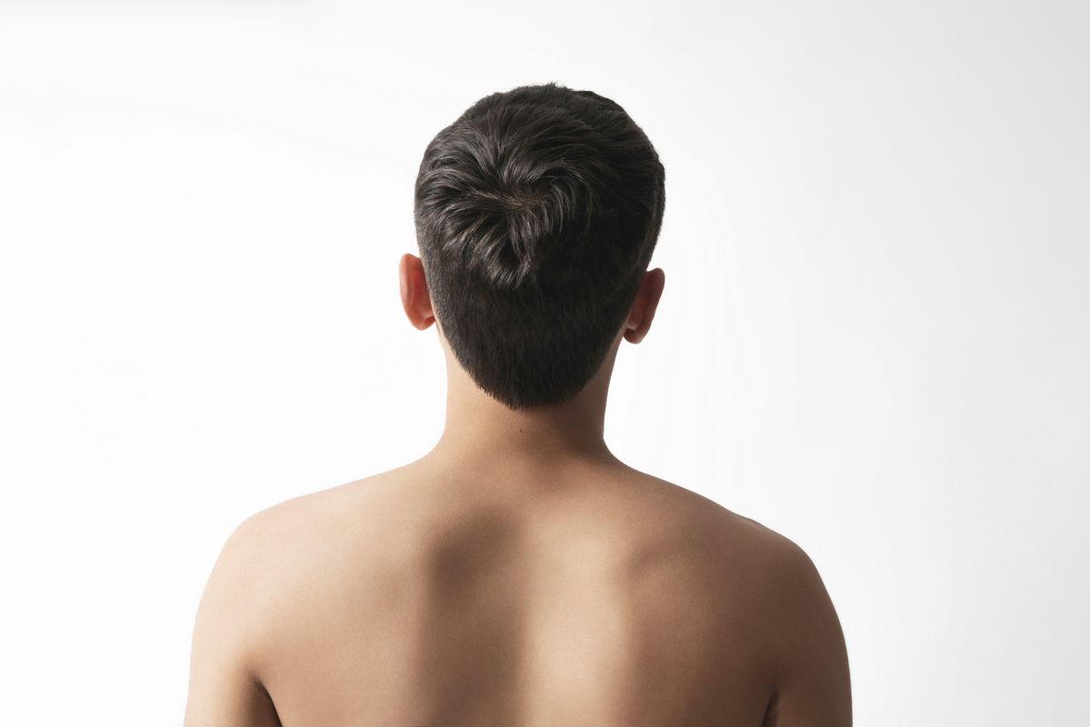 귀 뒤, 헤어라인까지 꼼꼼한 세안은 필수 / 이미지 출처: 언스플래쉬