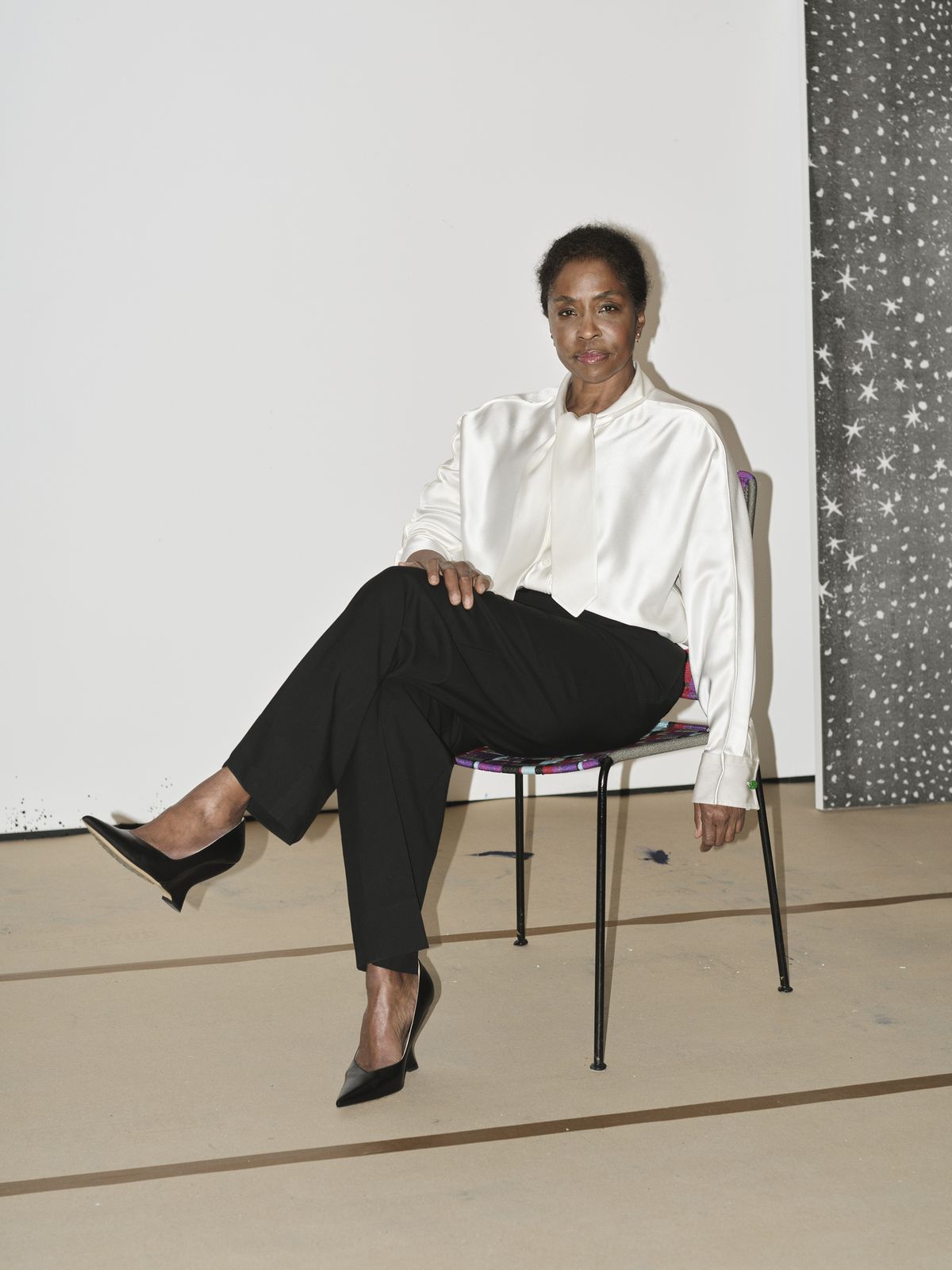 보테가 베네타의 제품을 착용한 로나 심슨의 모습 / 이미지 출처 : 보테가 베네타.