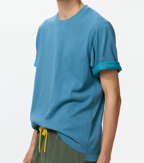 티셔츠 하나로 두가지 컬로 보여주기!/ 이미지 출처: 유니클로 공식 사이트