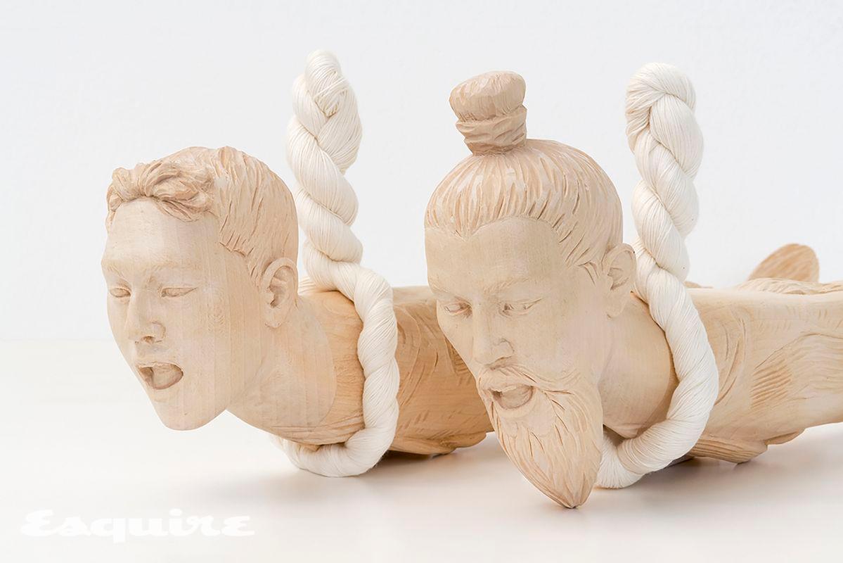 탁영준, '우리의 열림 안에 그들의 두려움', 2026, 린덴 목재, 밀랍, 명주 실타래, 가변 크기, 사진_ 엘마 페스트너.