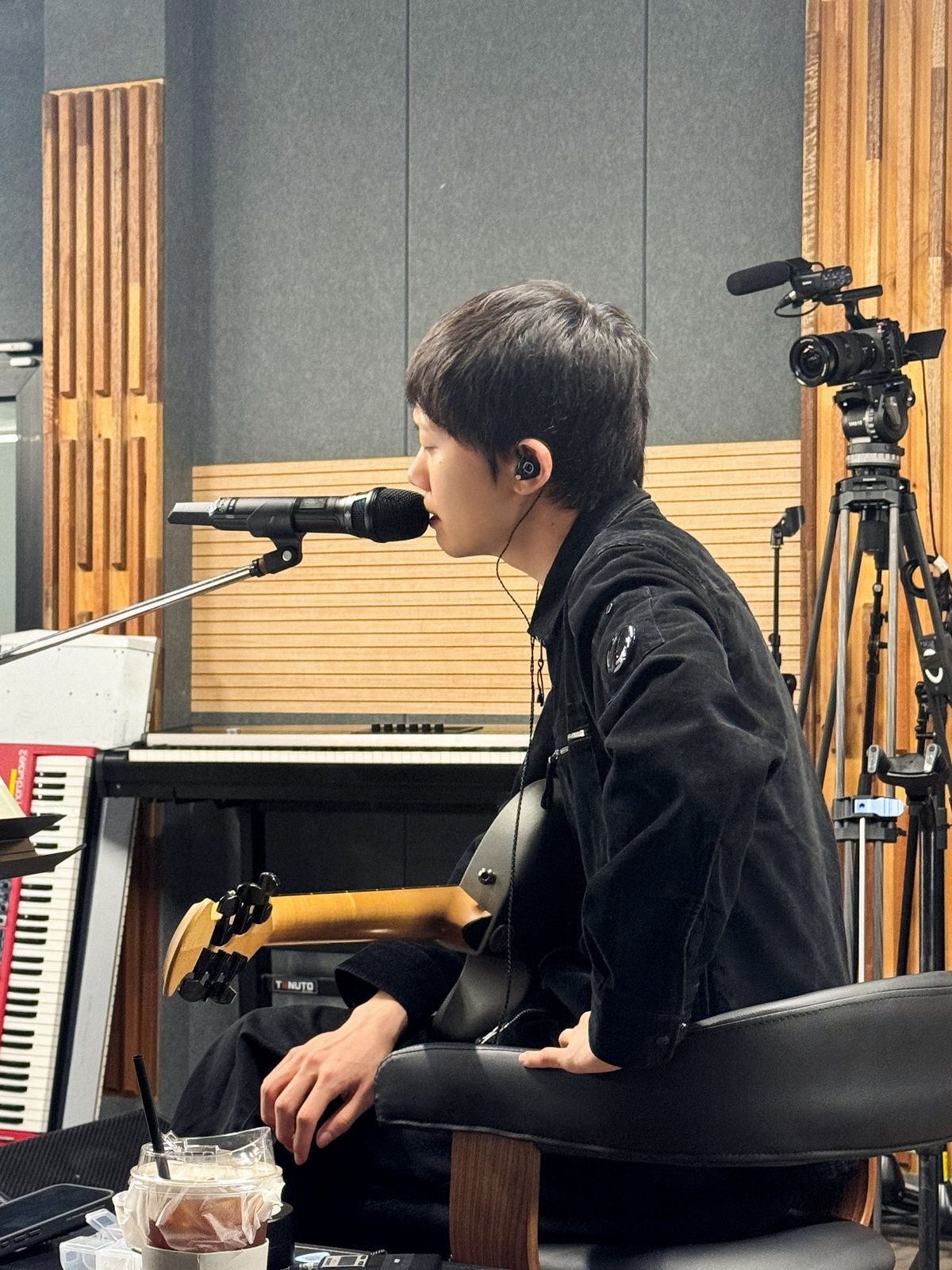 하현상 comment "드디어 내일이 공연이에요. 빨리 놀고 싶네요"