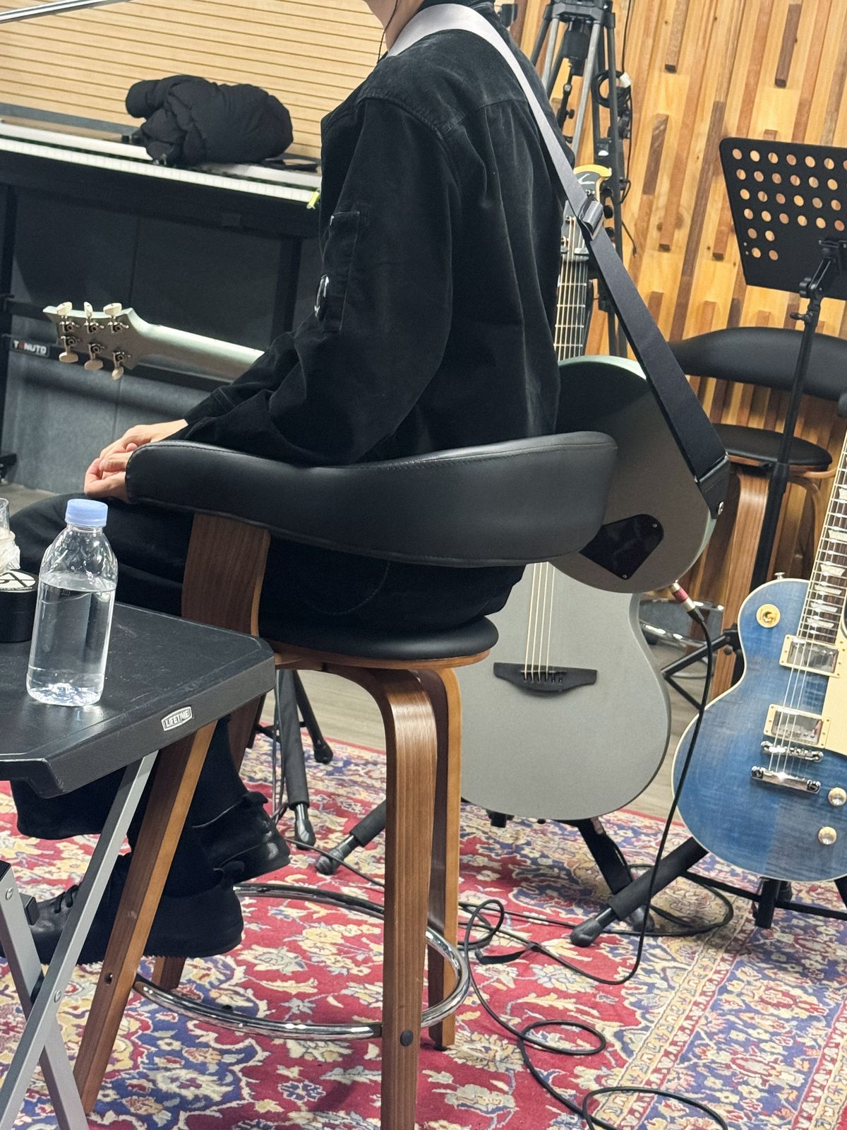 하현상 comment "오늘은 공연 마지막날입니다. 뒤가 없이 노래할 거예요."