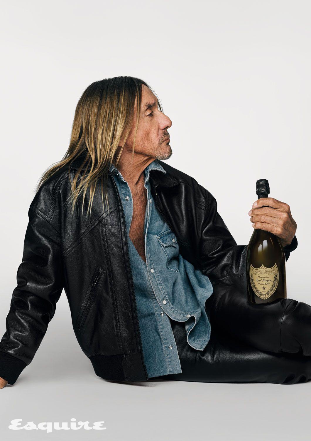 돔 페리뇽의 '창작은 끝 없는 여정'에 함께 한 이기 팝의 모습. 