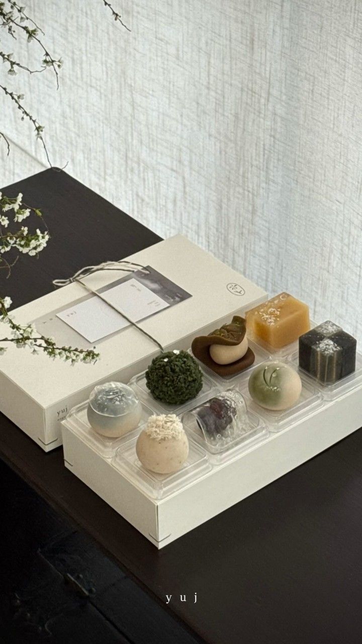 차분한 색감과 단정한 형태가 선물용으로도 좋다. / 출처: 유즈 yuj 네이버지도 업체 등록 