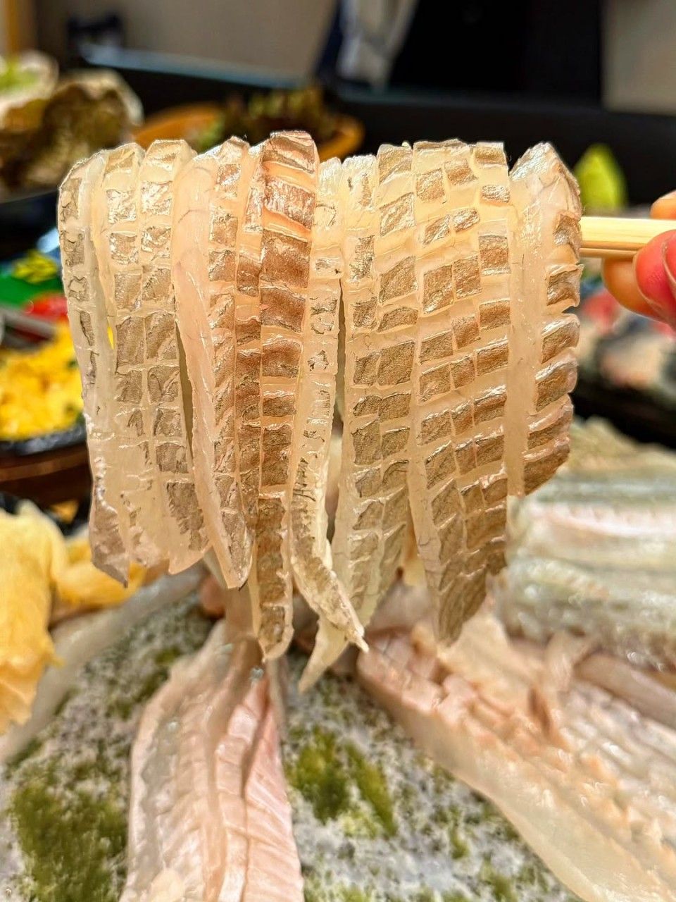 ‘봄도다리 국수회’는 후루룩 들이키며 먹는 재미가 있다. / 출처: 동어동락 삼성본점 네이버지도 업체 등록