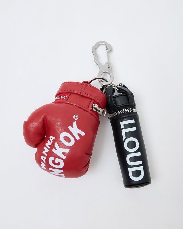 운동을 모티프로 한 'GYM COLLECTION', 역시나 하이퍼리얼리즘 애니메이션 프린팅을 아이템 전반에 적용했다. / 이미지 출처: IWANNABANGKOK 