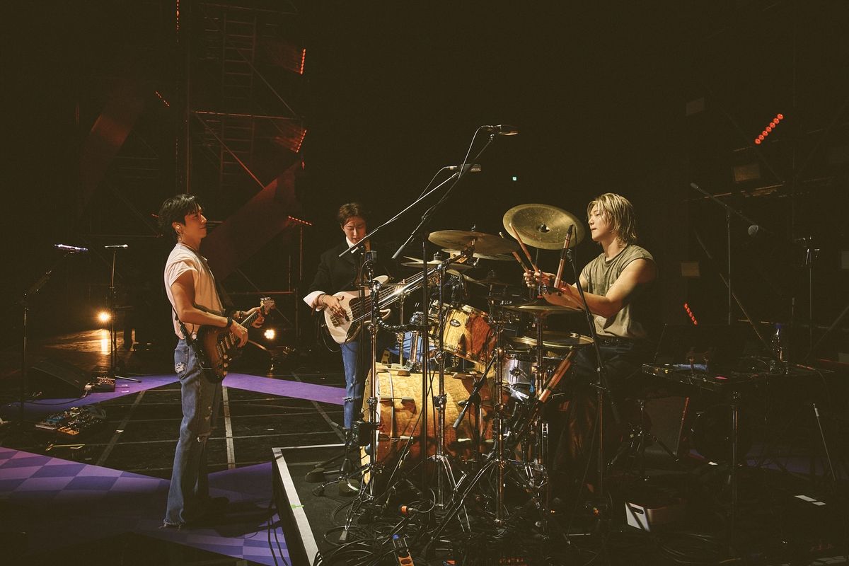 4월 26일 어썸뮤직페스티벌에서 공연하는 CNBLUE / 이미지 출처: 인스타그램 @cnblue.official