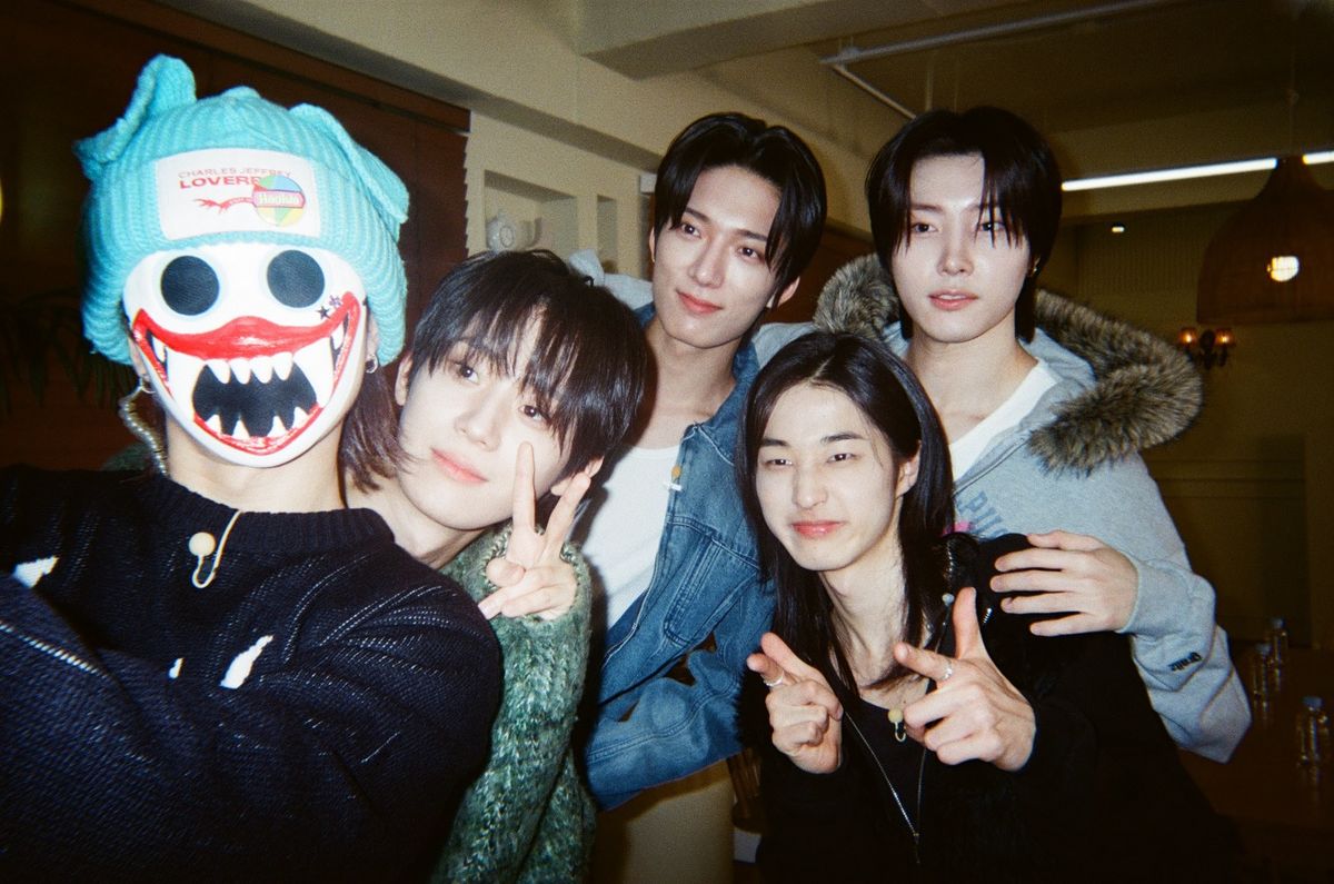 4월 25일 어썸뮤직페스티벌에서 공연하는 하츠웨이브 / 이미지 출처: 인스타그램 @hrtzwav