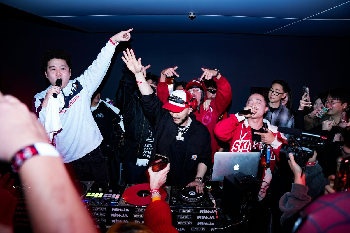 힙합 씬에서의 스트리트 패션 / 이미지 출처: 언스플래쉬