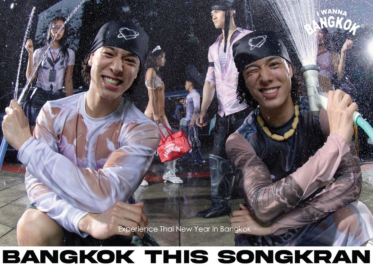 옷이 물에 젖어 신체 라인이 도드라지게 표현한 송크란 컬렉션. / 이미지 출처: IWANNABANGKOK 