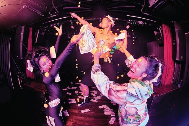 장소부터 모션까지 젊고 역동적인 IWANNABANGKOK의 캠페인. / 이미지 출처: IWANNABANGKOK