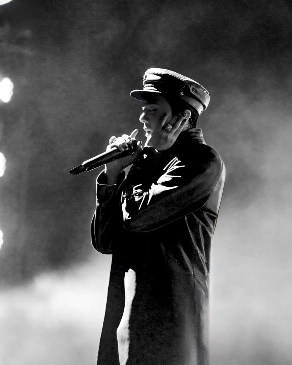 코첼라 공연 중 지드래곤의 모습. / 이미지 출처: 지드래곤 인스타그램 @xxxibgdrgn