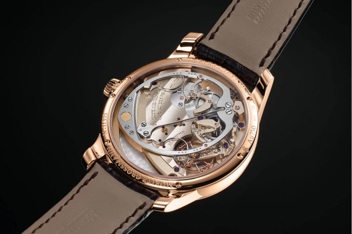 360도 회전 로터 대신, 진자처럼 좌우로 흔들리며 동력을 엮어내는 햄매틱 고유의 해머 와인딩 시스템 / 이미지 출처: 모리츠 그로스만