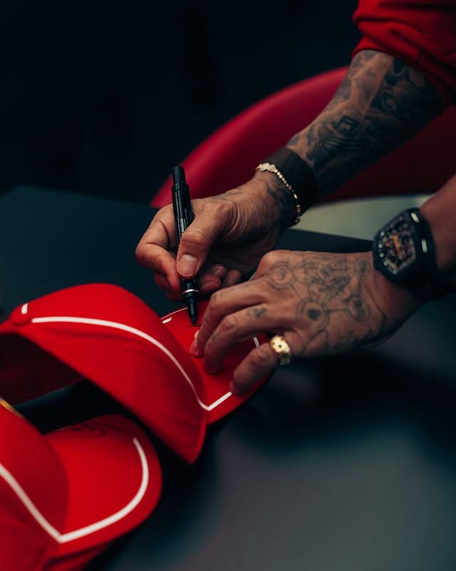 루이스 해밀턴, 샤를 르클레르와 함께한 리차드 밀 'RM-01 페라리' 캠페인 촬영 사진 / 이미지 출처: 인스타그램 @richardmille