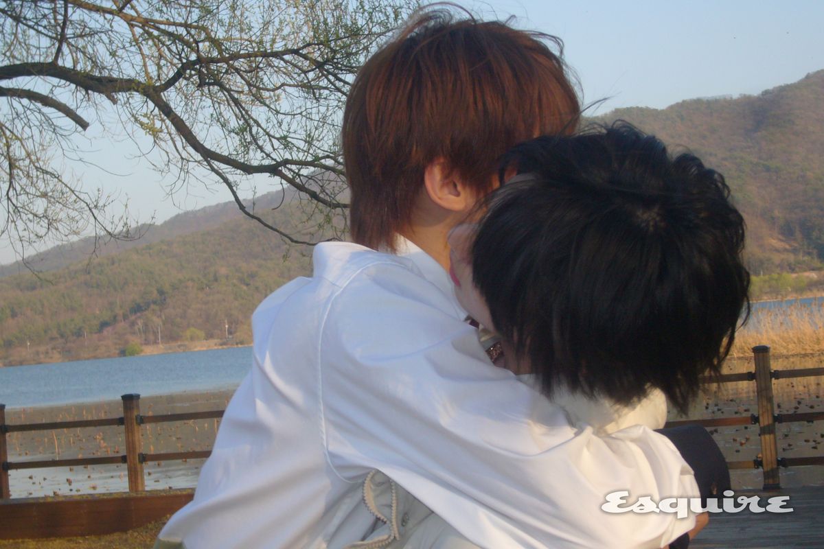 에스콰이어 화보 촬영장에서 플레어 유