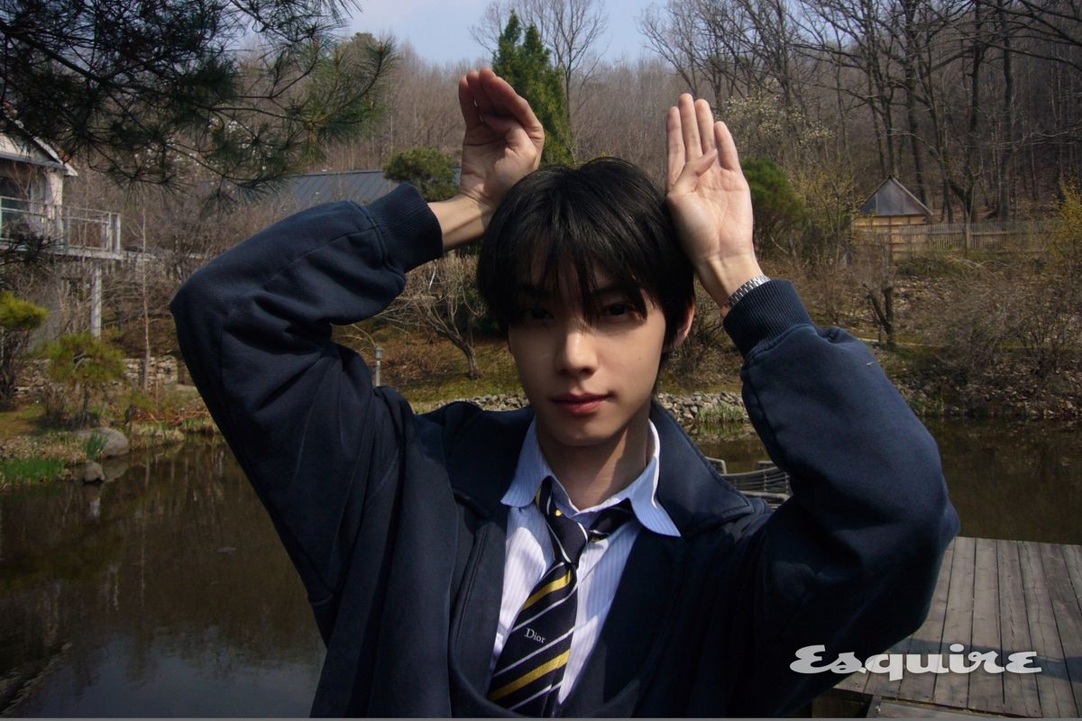 에스콰이어 화보 촬영장에서 플레어 유, 립우