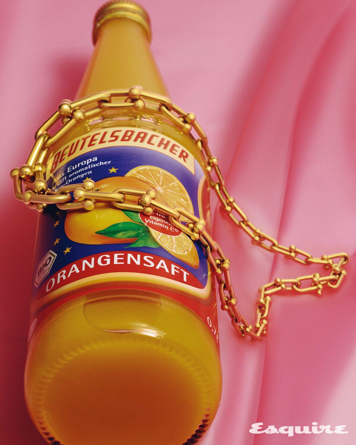 볼드한 형태감이 매력적인 옐로 골드 티파니 하드웨어 그레듀에이티드 링크 네크리스 가격 미정 티파니.