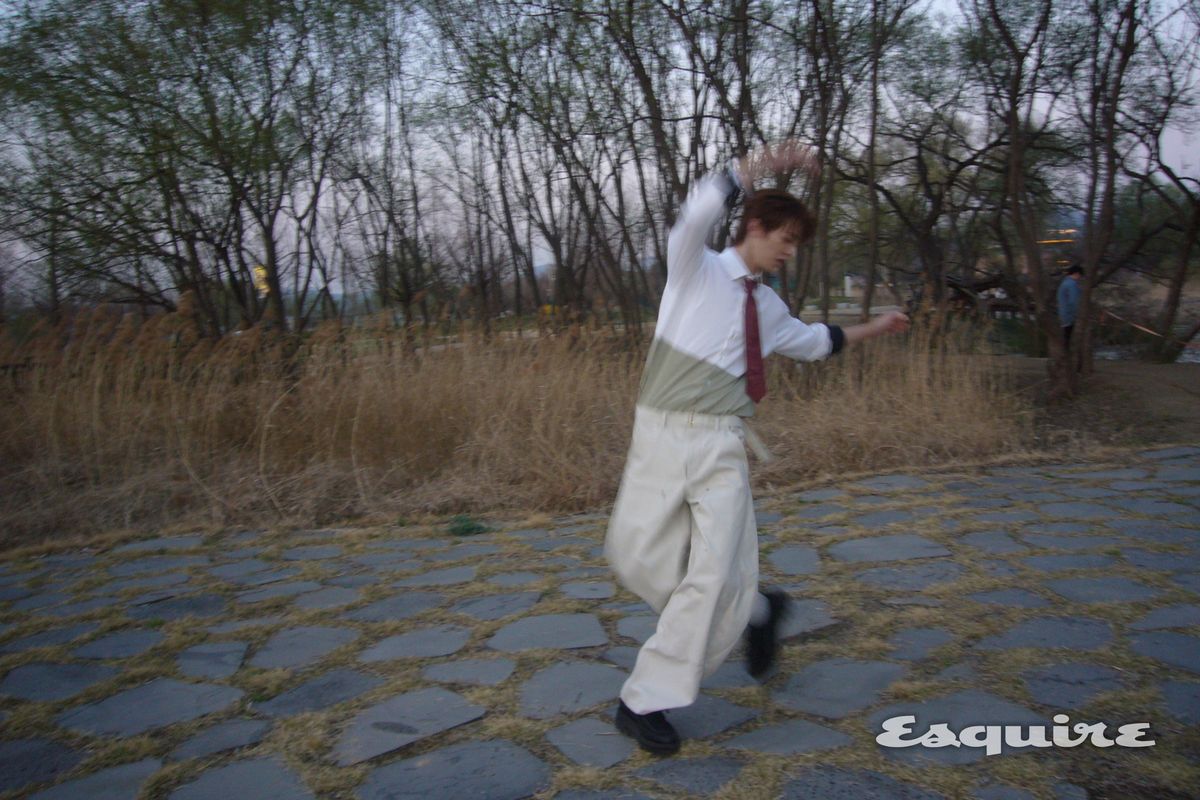 에스콰이어 화보 촬영장에서 플레어 유, 우진