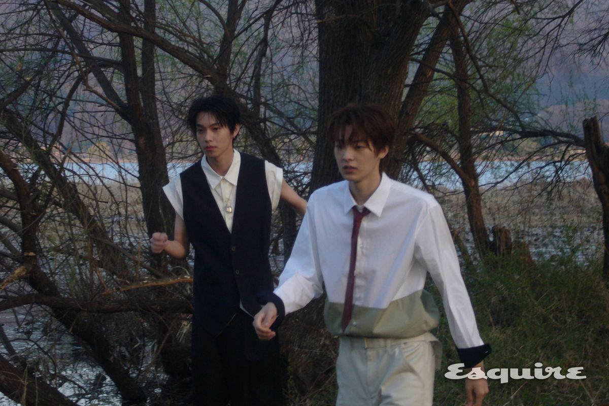 에스콰이어 화보 촬영장에서 플레어 유