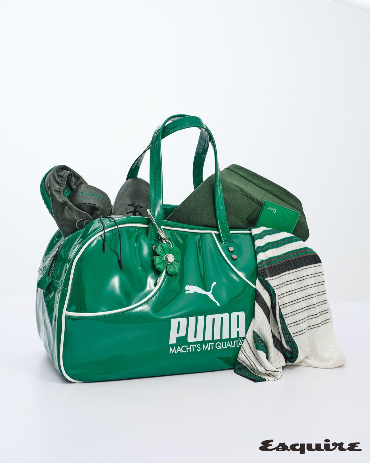 수납력이 뛰어난 1976 그립 백 15만9000원 푸마. 클로버 맨 키링, 맨 카드 지갑 모두 가격 미정 디올. 스트라이프 티셔츠, 코튼 버뮤다 쇼츠, 레더 슈즈 모두 가격 미정 라코스테. 