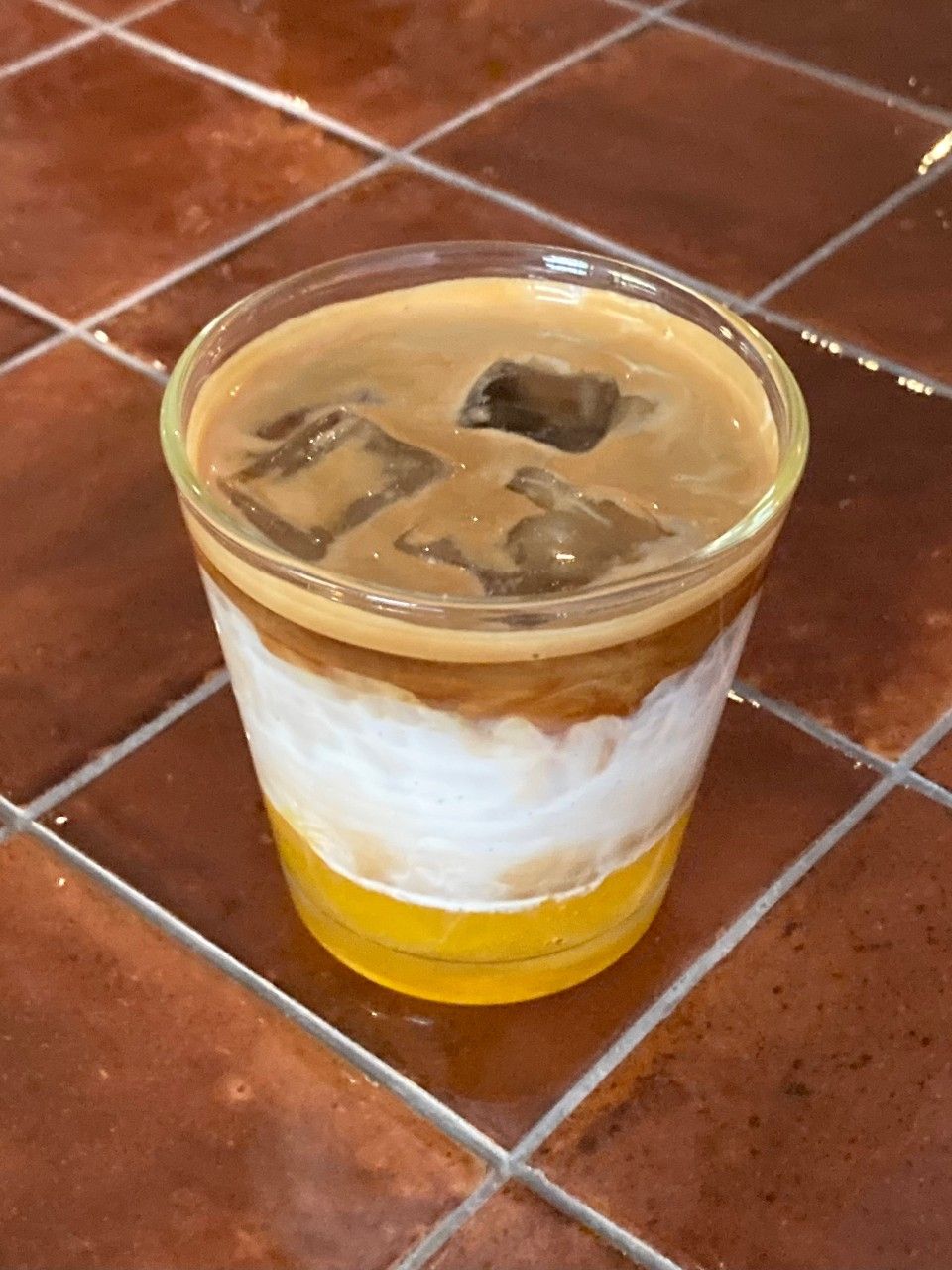 ‘오렌지청커피’는 고소하면서도 상큼한 맛으로 묘한 중독성을 지녔다. / 출처: 스틸애즈에버 네이버지도 업체 등록 