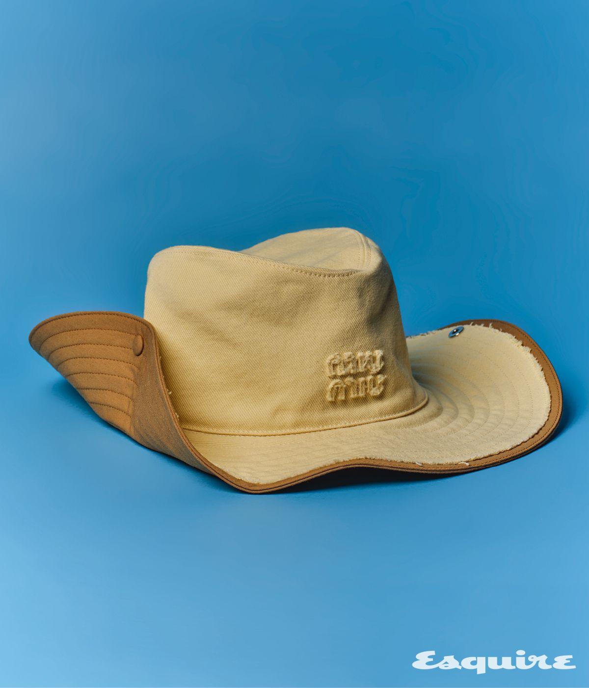 스냅 디테일을 더한 포플린 카우보이 해트 가격 미정 미우미우. 