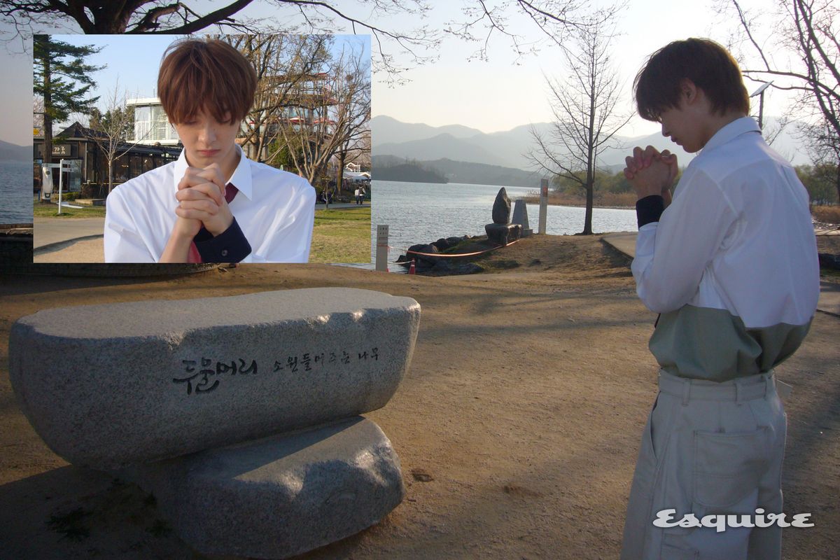 플레어 유를 위해 소원을 비는 우진. 