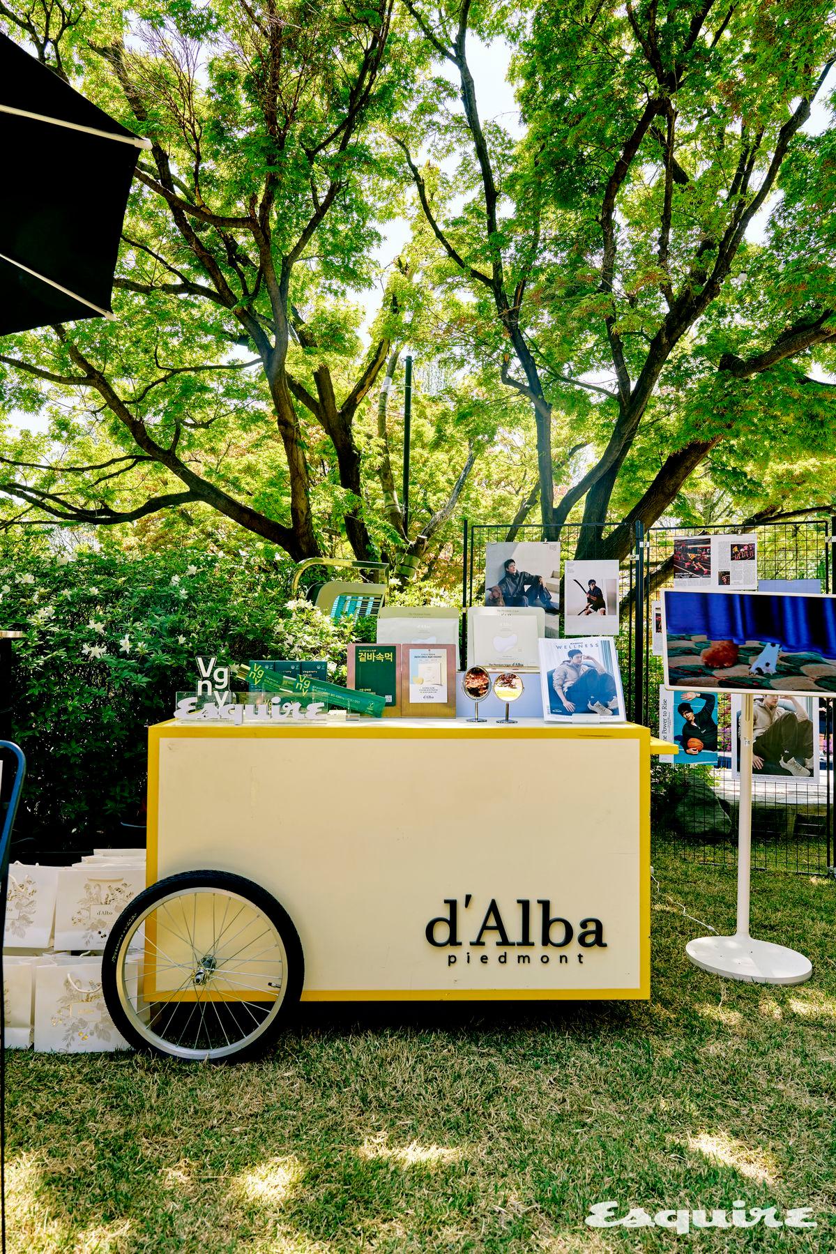 콧등까지 자외선을 차단해주는 0.0004mm의 달바 ‘울트라 슬림 클리어 선패치’와 피부 탄력에 도움을 주는 ‘비거너리 식물성 펩타이드 부스터’를 참가자들에게 증정했다.