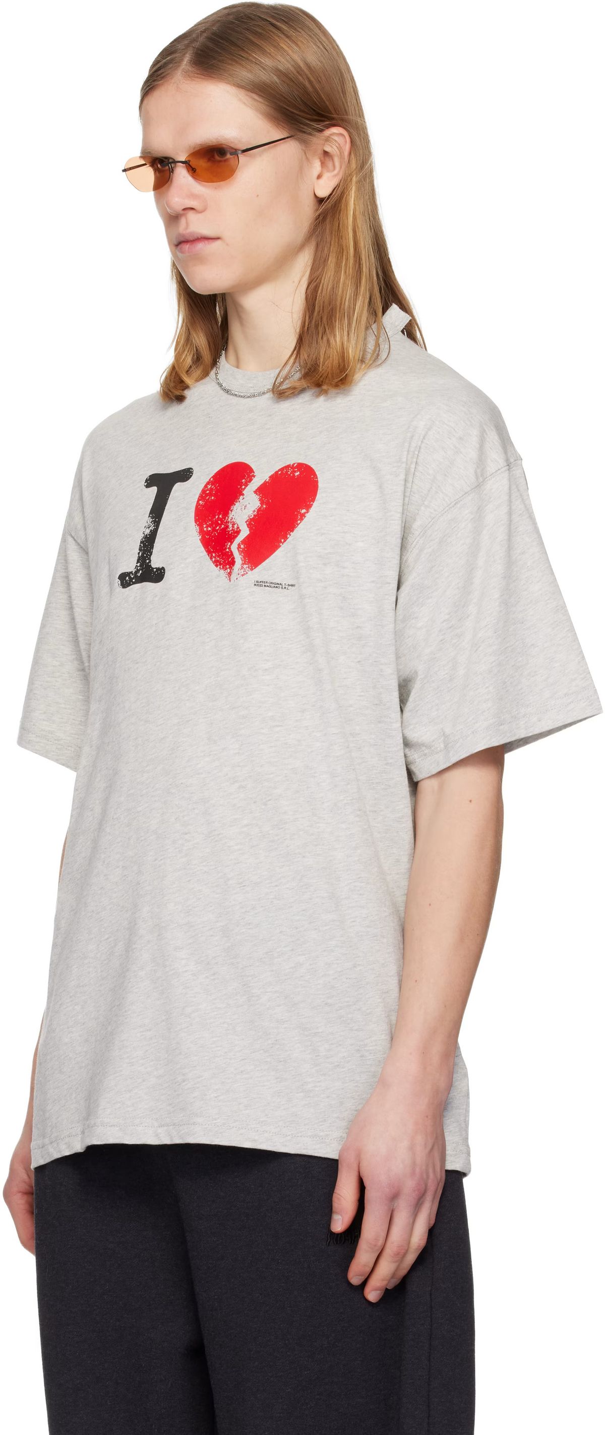 'I Suffer'라는 문구에 센스있게 매치한 하트 프린트 / 이미지 출처: SSENSE