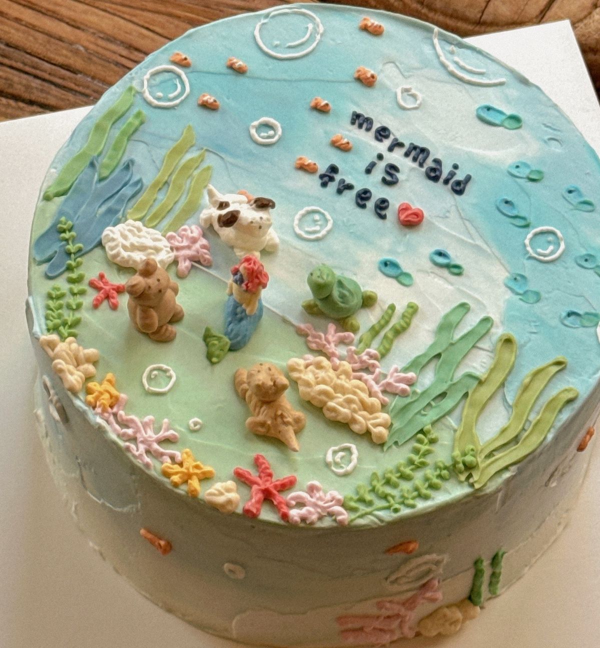 주문자의 취향을 반영해 제작하는 ‘디자인 케이크’는 특별한 스토리나 메시지를 담기 좋다. / 출처: 코이크 인스타그램