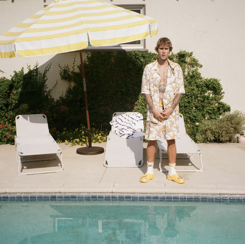 크록스와 콜라보한 제품을 착용한 저스틴 비버의 모습. / 이미지 출처: 인스타그램 @lilbieber