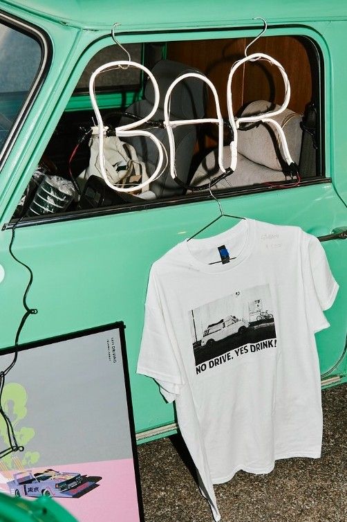 여러 디제이 및 바와 협업을 진행하며 굿즈도 선보인다. / 출처: 미도리 인스타그램