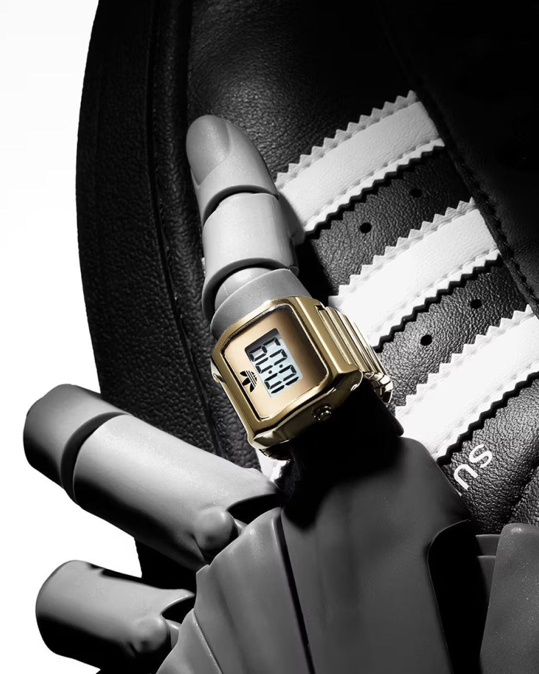 볼드한 디자인의 디지털 투 링 | 이미지 출처: 아디다스 오리지널스