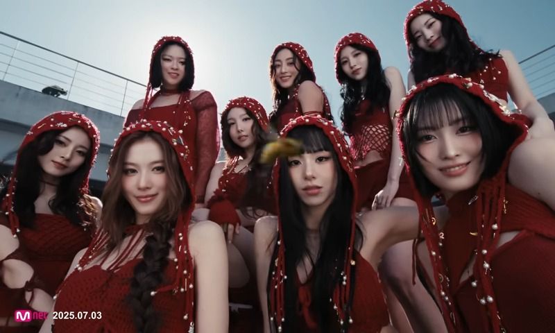 천보영 디렉터가 만든 트와이스 의상 / 이미지 출처: 트와이스