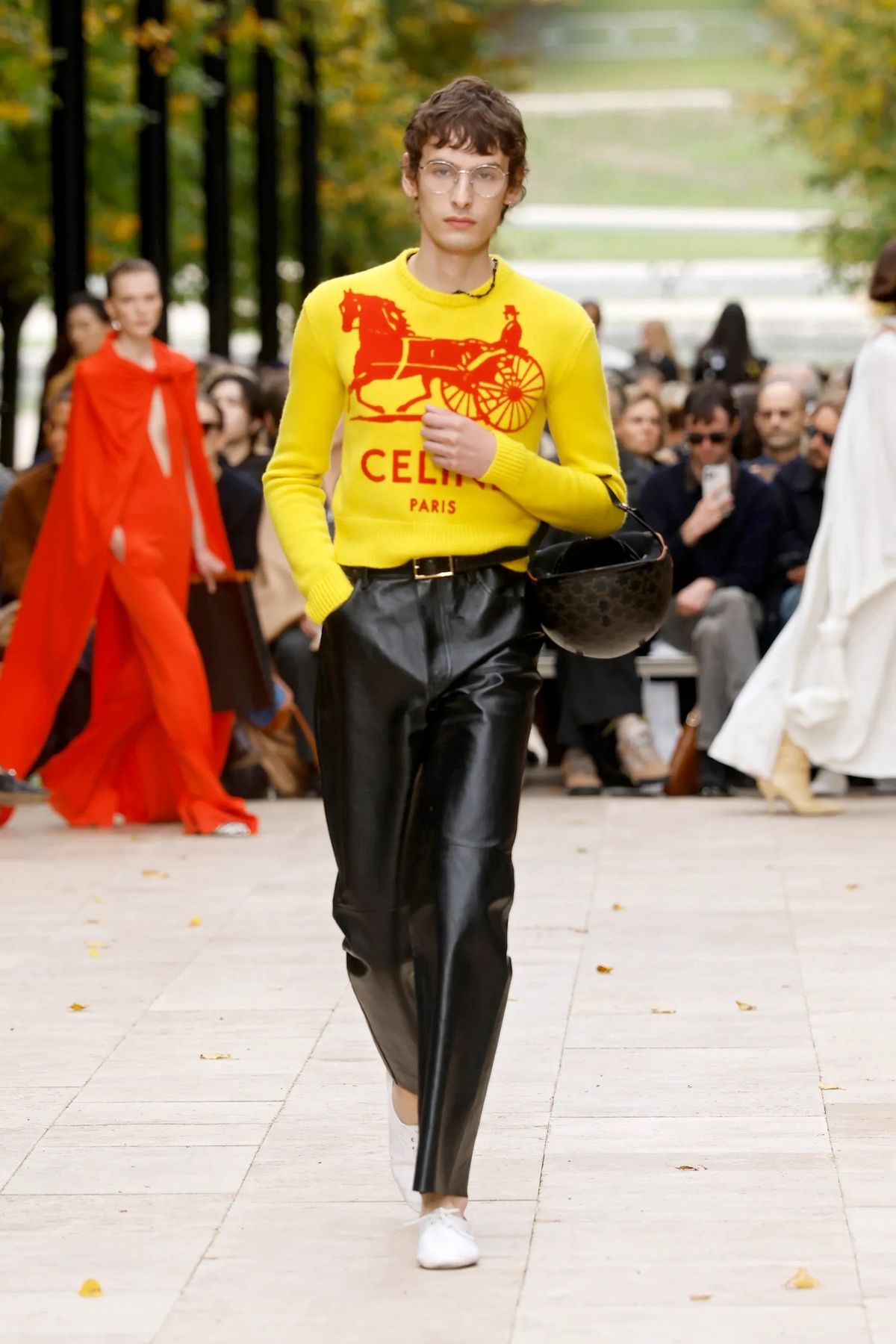 셀린느의 26 S/S 컬렉션의 런웨이 모습 / 이미지 출처: 셀린느