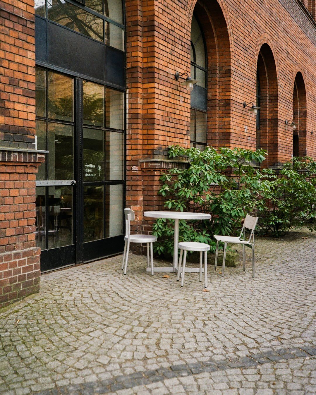 오래된 약국을 재해석한 Frama Studio / 이미지 출처: @framacph 