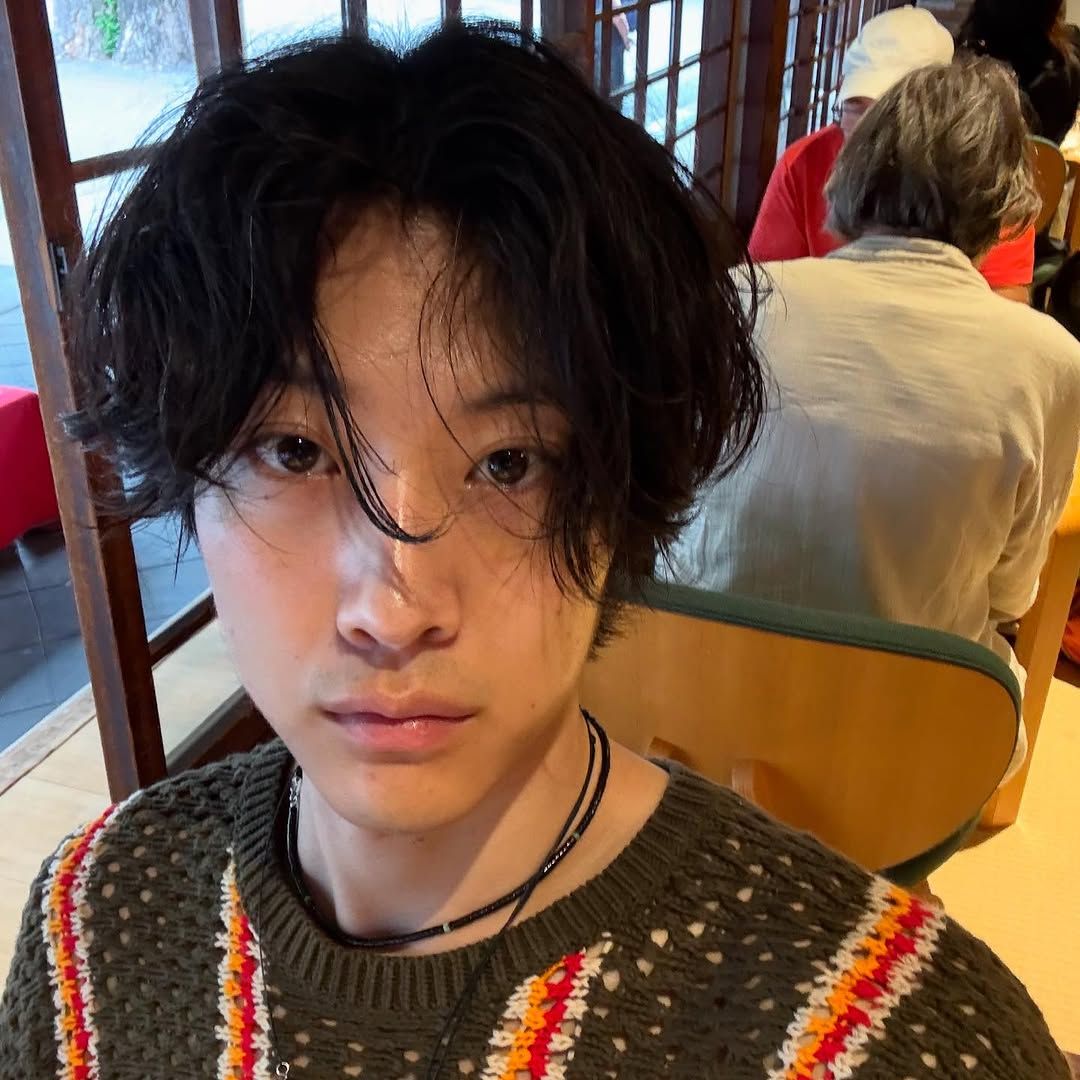 빈티지한 패턴으로 히피 무드를 연출하는 이종원 / 이미지 출처: 인스타그램 @wonjong_