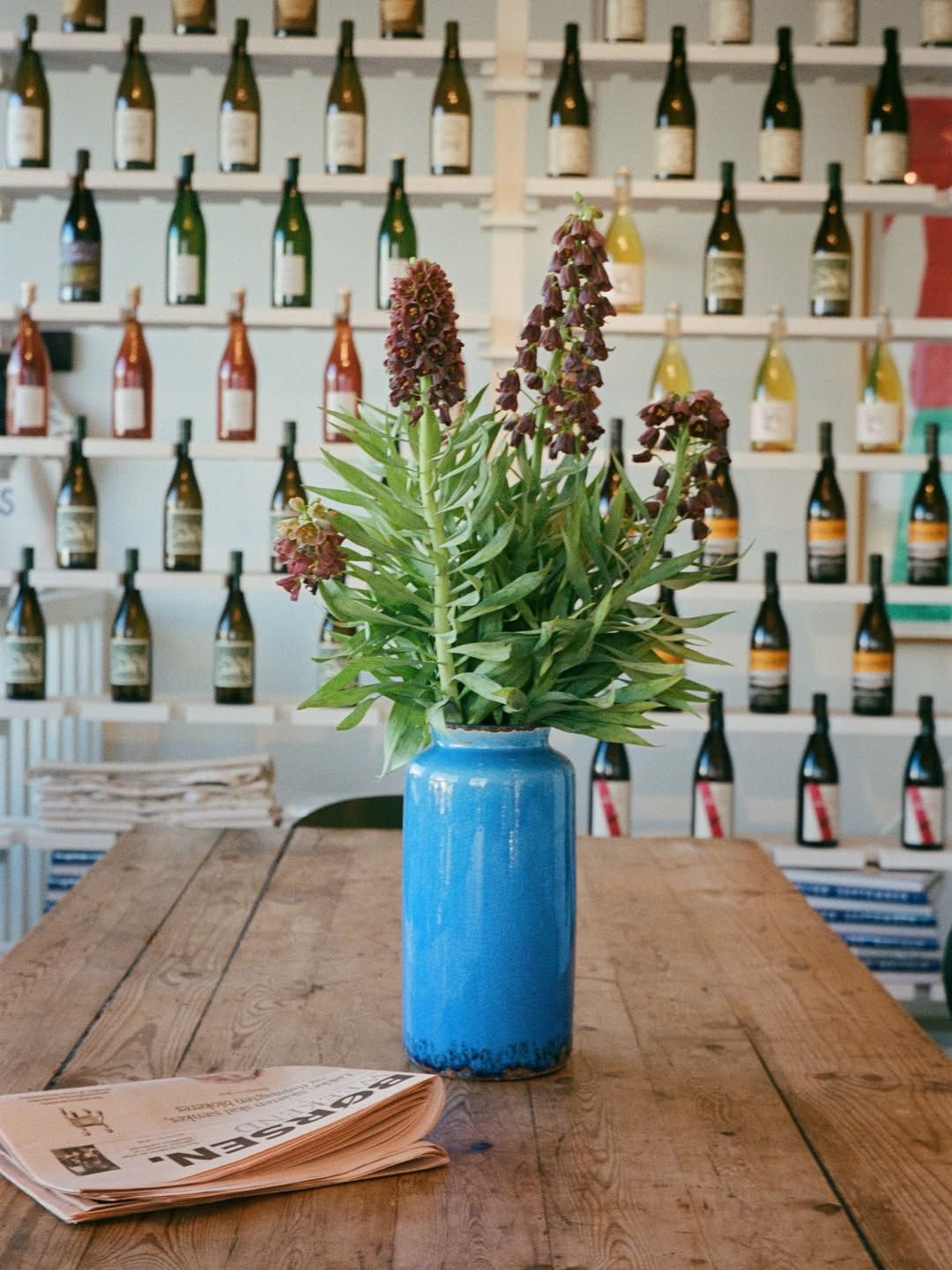 빈티지 가구와 미니멀한 플레이팅이 조화로운 Atelier September / 이미지 출처: @audocph