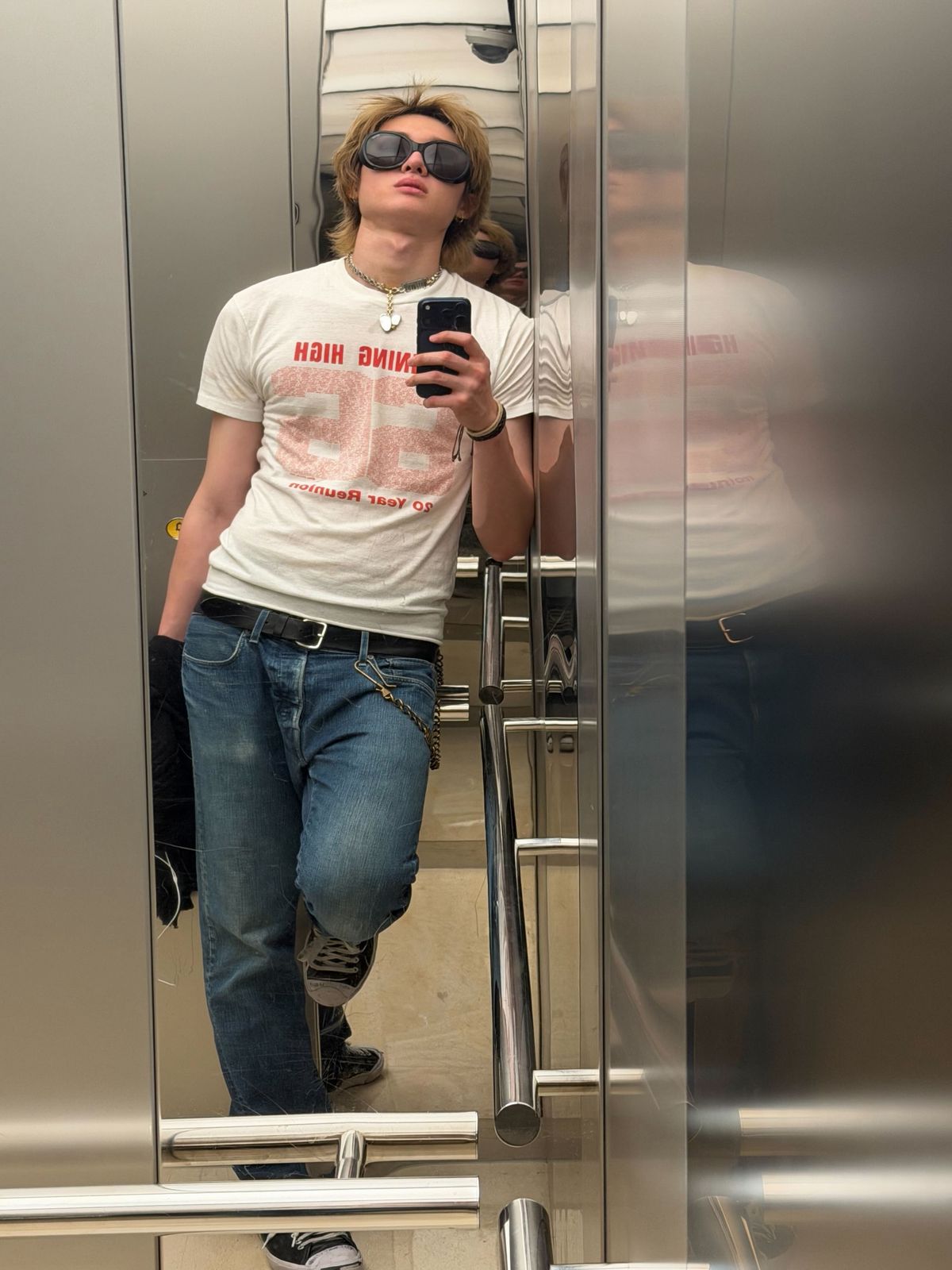 락스타 무드로 스타일링한 코르티스 마틴 / 이미지 출처: 코르티스 위버스.