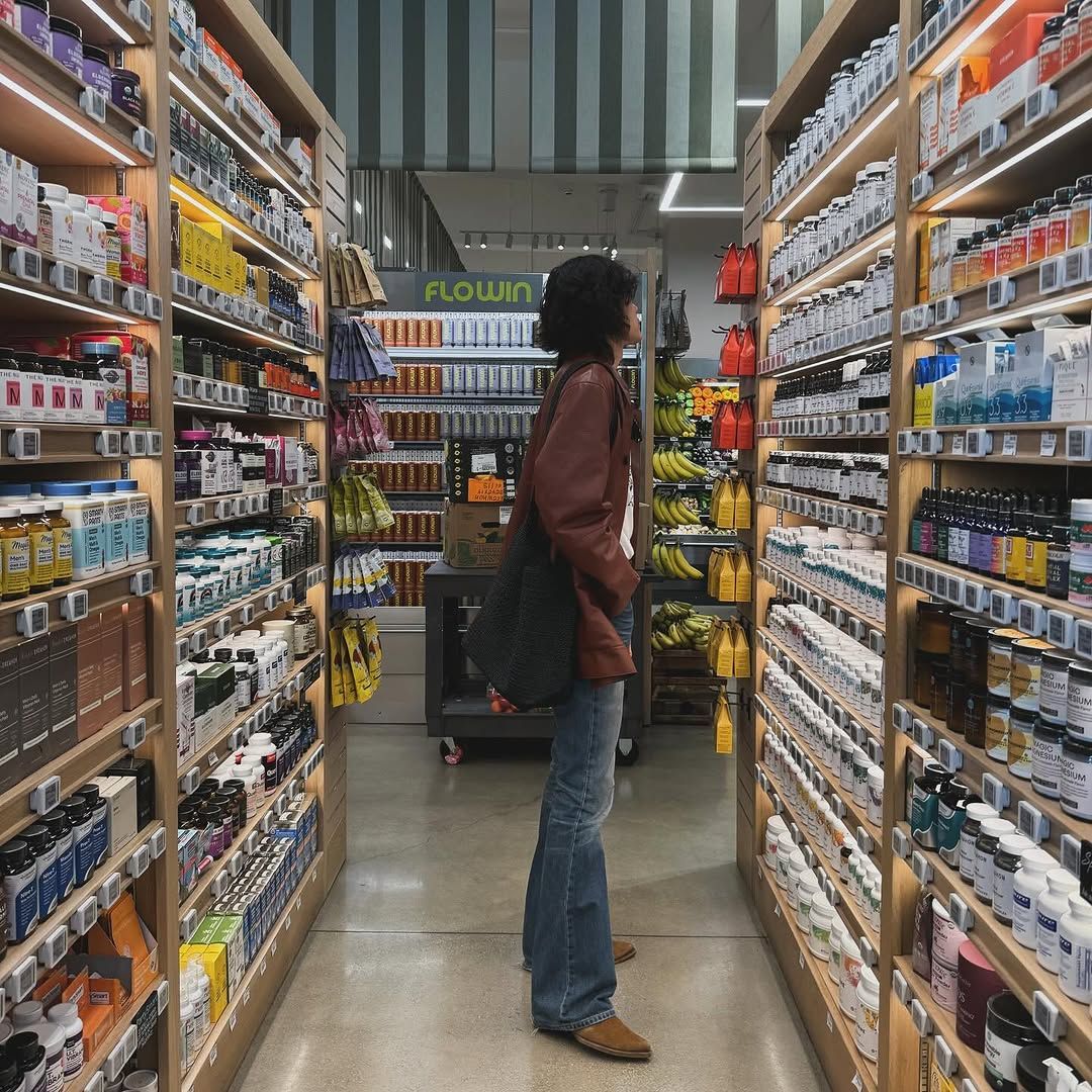 숄더백을 적재적소에 매치하는 이종원 / 이미지 출처: 인스타그램 @wonjong_