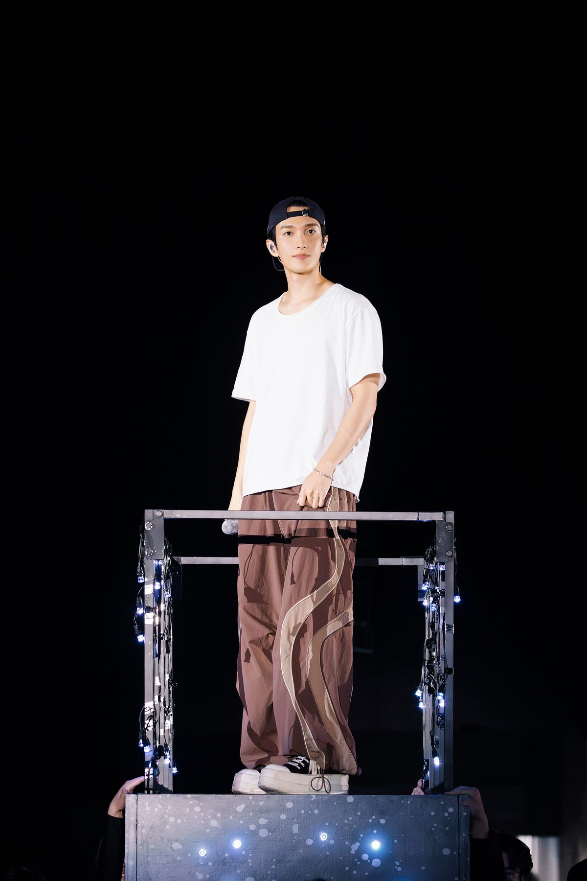 공연 리허설 중인 도겸