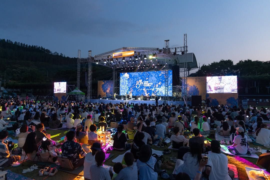 6월 5일부터 7일까지 등나무스테이지에서는 다양한 아티스트의 공연, 라이브 연주와 함께하는 무성영화이 펼쳐진다. / 출처: 무주산골영화제 인스타그램(@mujufilmfest)