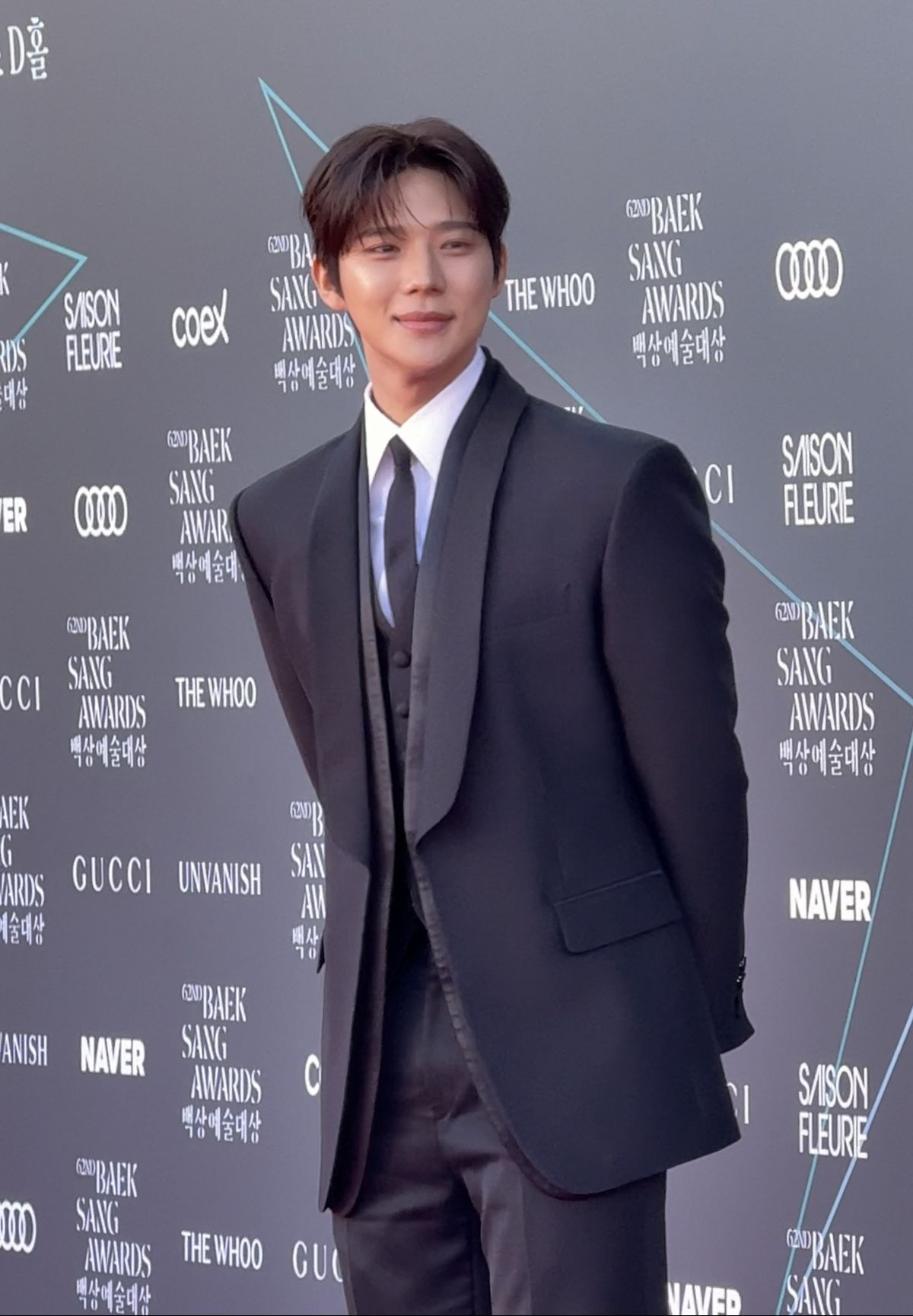 문짝남의 압도적인 자태 / 이미지 출처: 에스콰이어