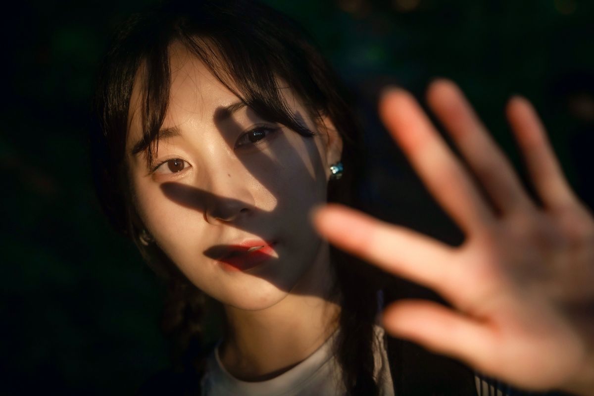 자외선을 가리는 모습 / 이미지 출처 : 필자 촬영